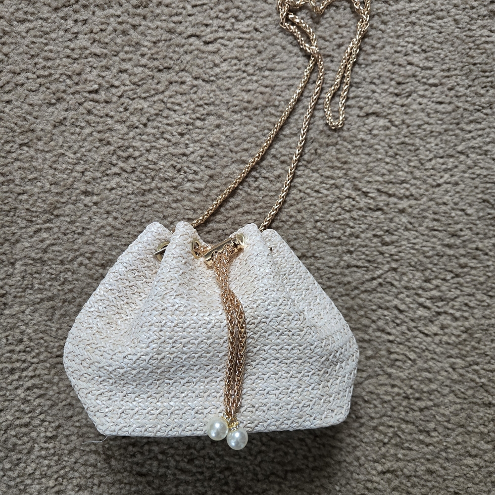 Elegant Cream Woven Bag with Gold Chain